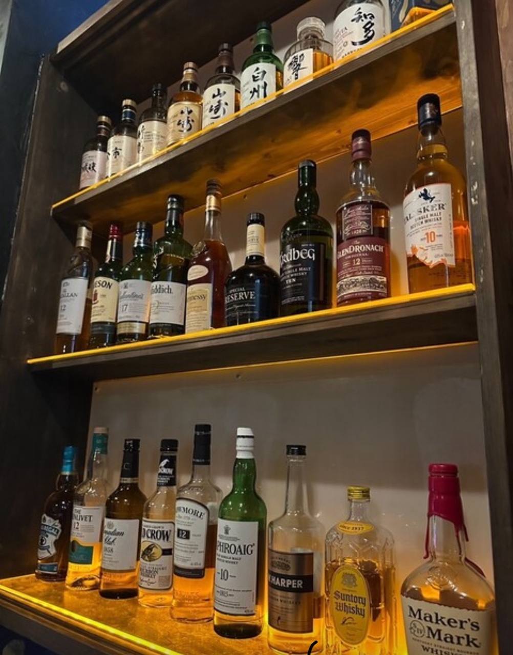 宝塚 肉と酒 BAR 店内雰囲気